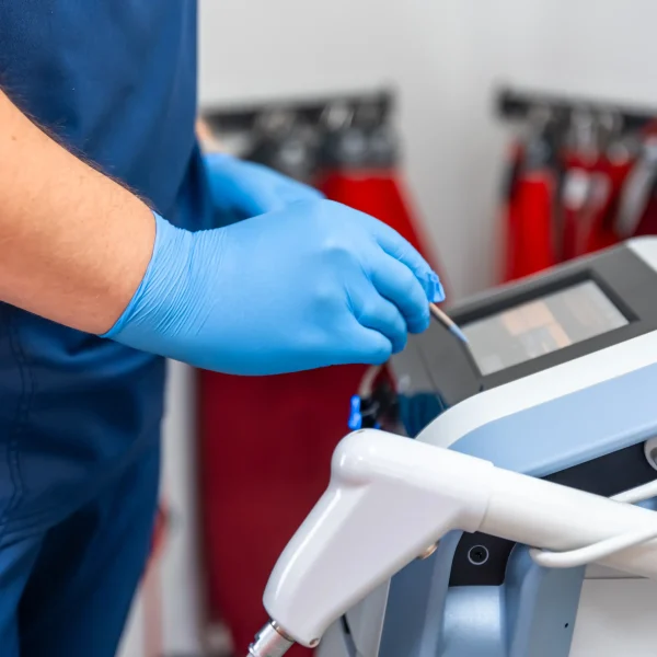 shock wave therapy device with male doctor hands rubber gloves 11zon 11zon noormedicalgroup